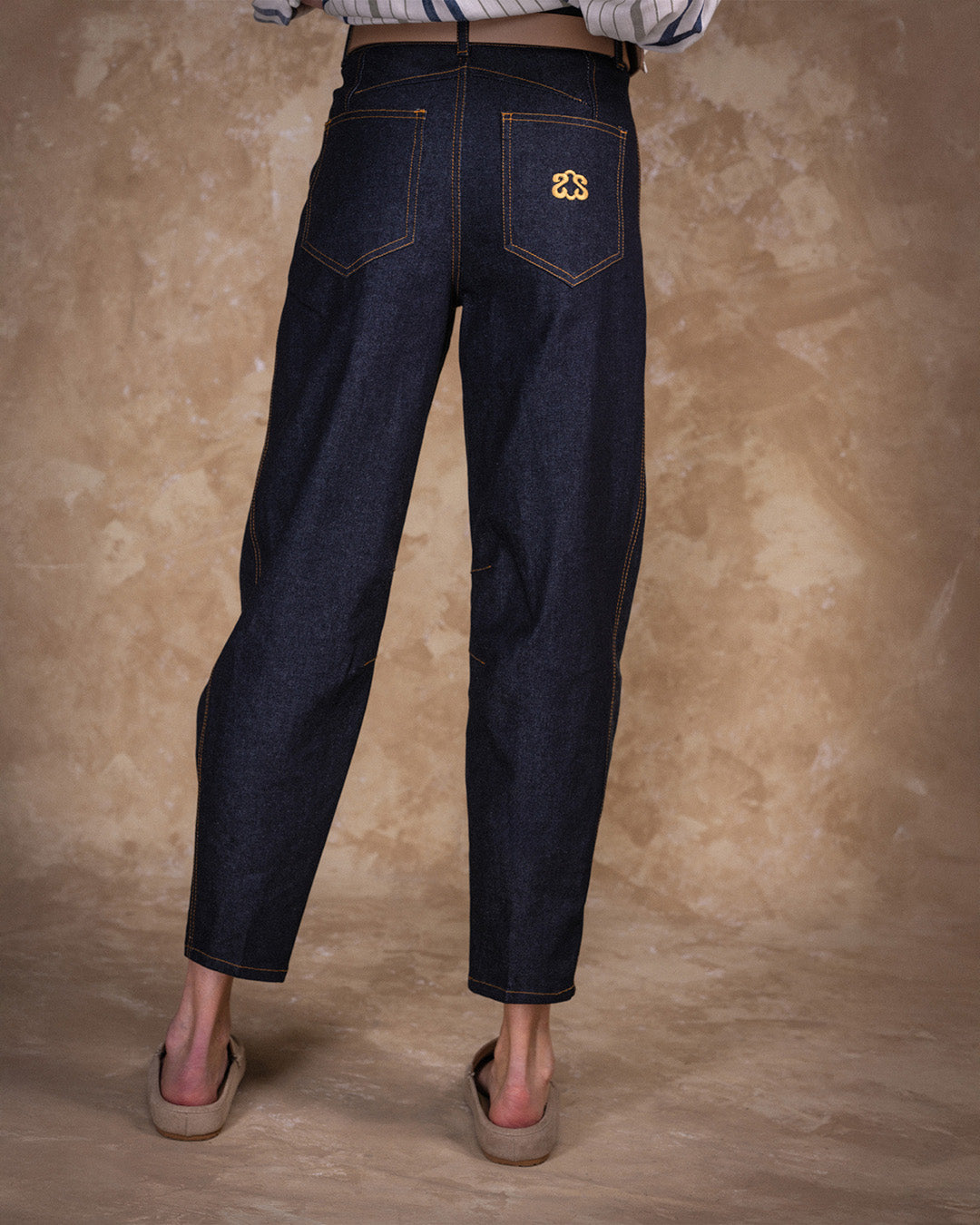 Дънки barrel със стеснен крачол